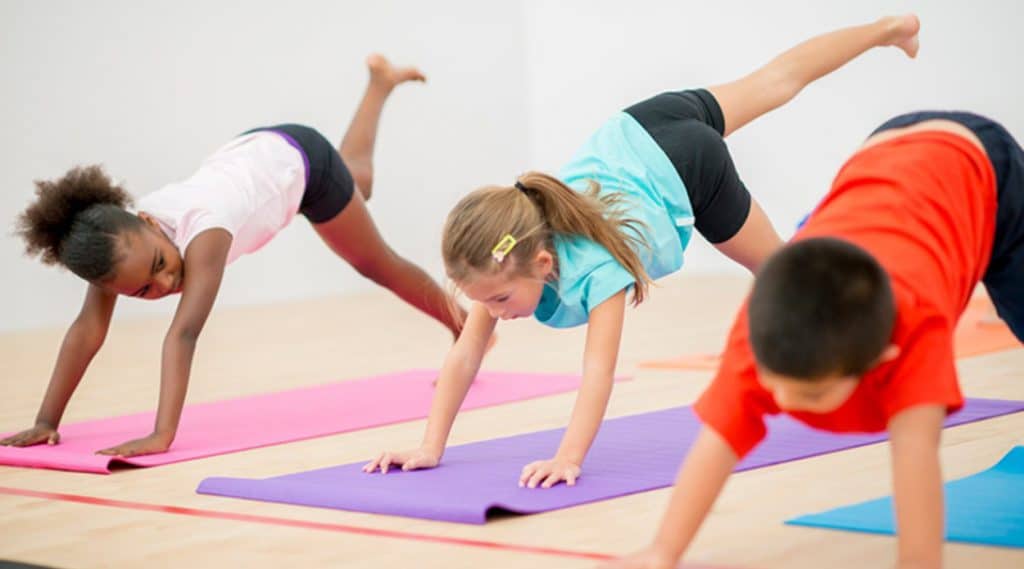Yoga enfant pourquoi comment bienfaits